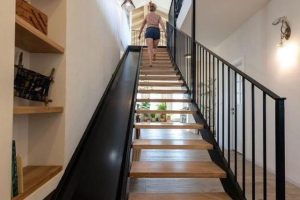 一般人别学习这个设计,楼梯旁边造滑梯,孩子压根无心学习