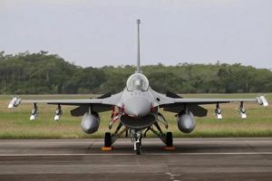 美政客叫嚣台湾比乌克兰更重要，白宫理应优先“武装”台湾