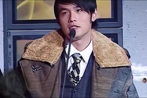 夜曲一响，上台领奖